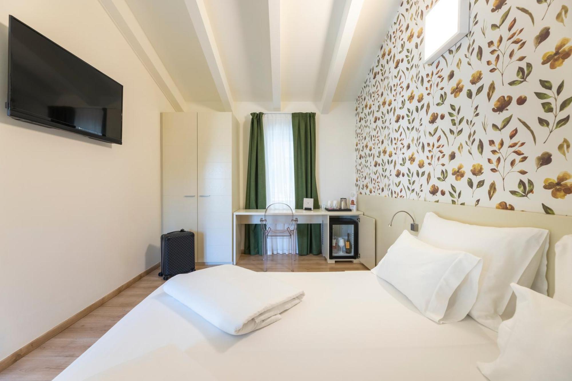 Hi Hotels Torbole - Pool & Spa Торболе Экстерьер фото